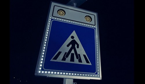 Segbnali luminosi per strisce pedonali